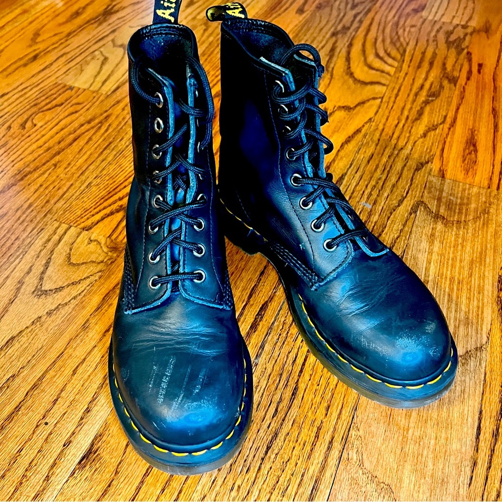 Dr. Martens 1460 Classic Black 8-eye Nappa Leather Boots EUC
